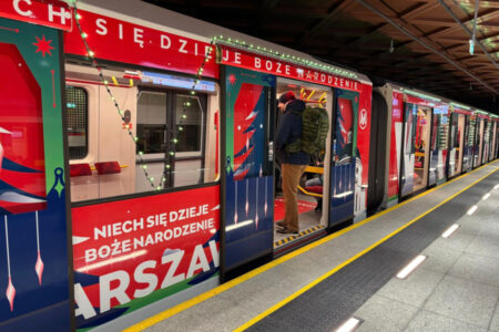 Swiateczny-pociag-metra_02_fot.-Metro-Warszawskie