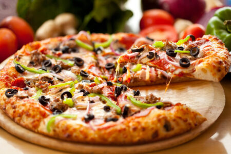 Pizzerie 24 h Warszawa – skąd zamawiać w nocy