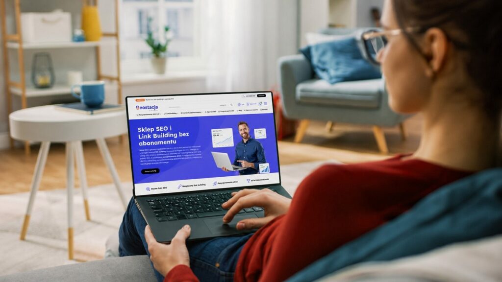 Link building dla firm – jak wybrać dobre linki i publikacje sponsorowane? Kobieta zamawia usługę link building w sklepie online SEO Seostacja